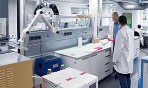 專(zhuān)業(yè)研發(fā)、管理銷(xiāo)售、施工工人100余人