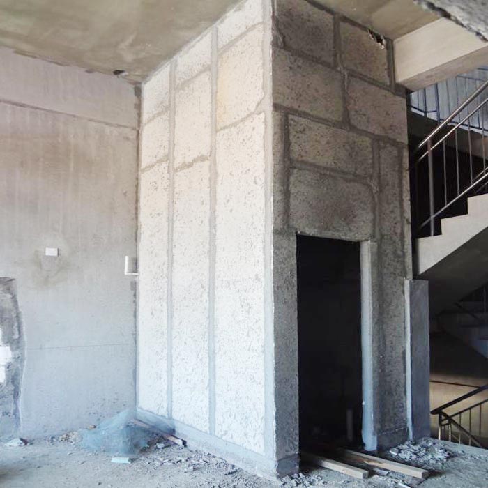 西安某裝配車(chē)間輕質(zhì)實(shí)芯隔墻板安裝現(xiàn)場(chǎng)